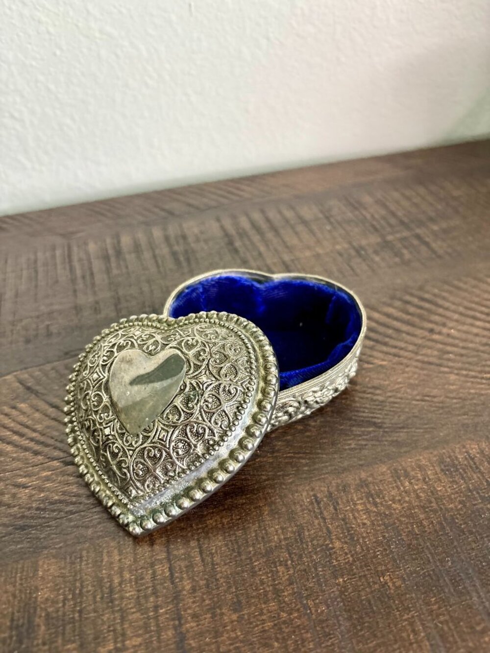 Vintage Ornate Silver Tone Heart Jewelry Trinket Box Blue Velvet Lined